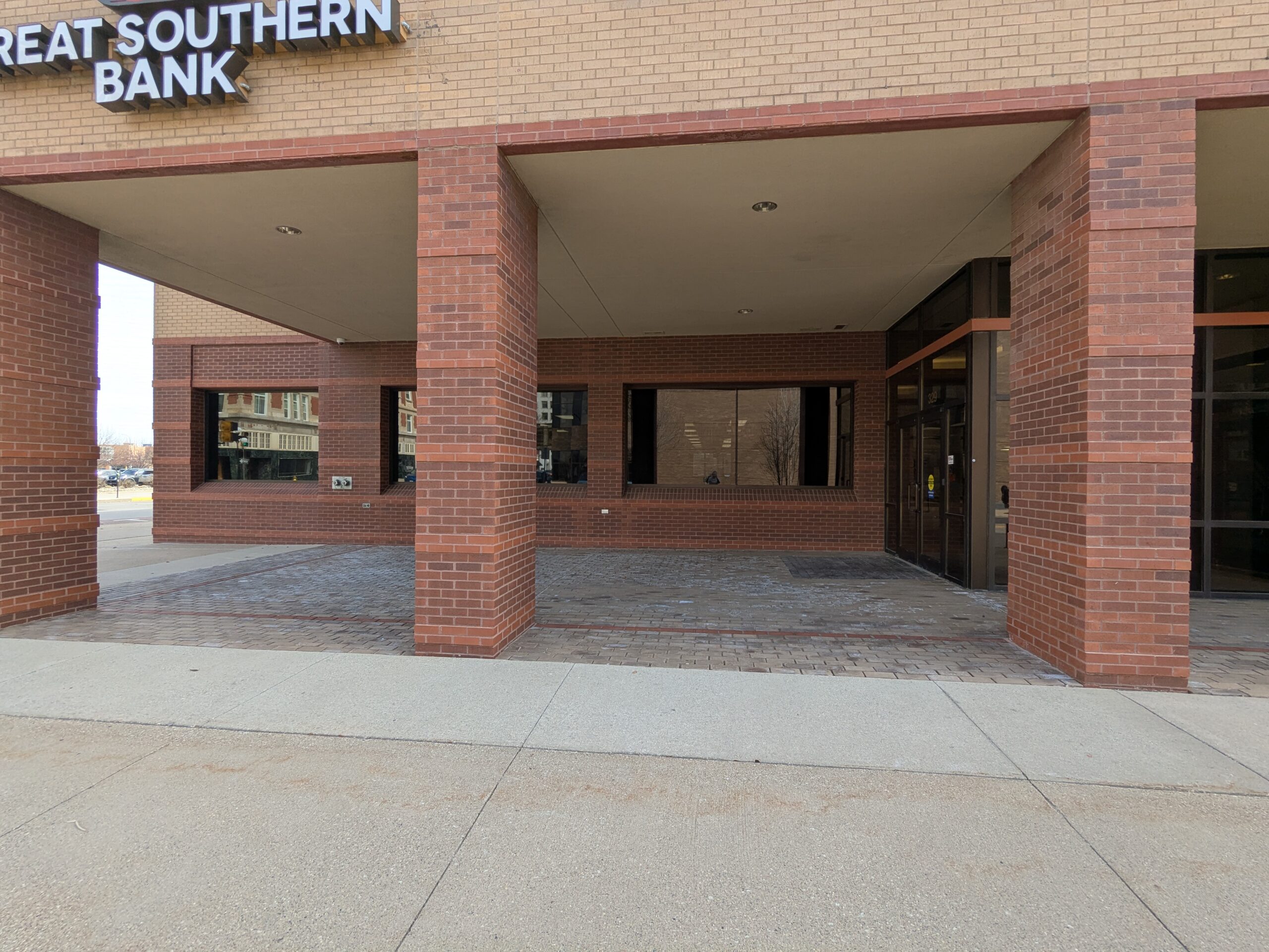 Great Southern Bank branch exterior in downtown Sioux City