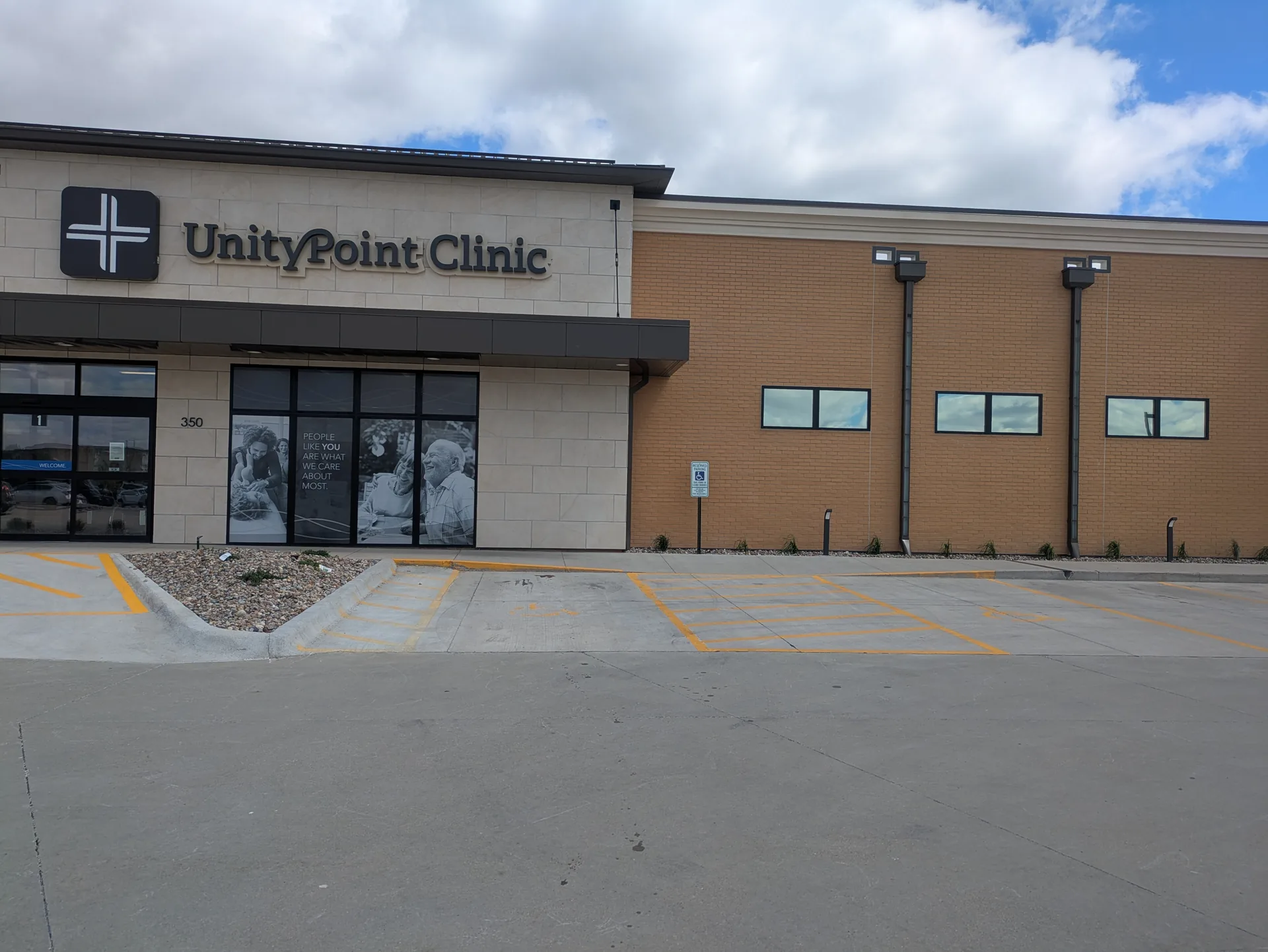 Dakota Dunes clinic windows with RN07G glare control film (exterior)
