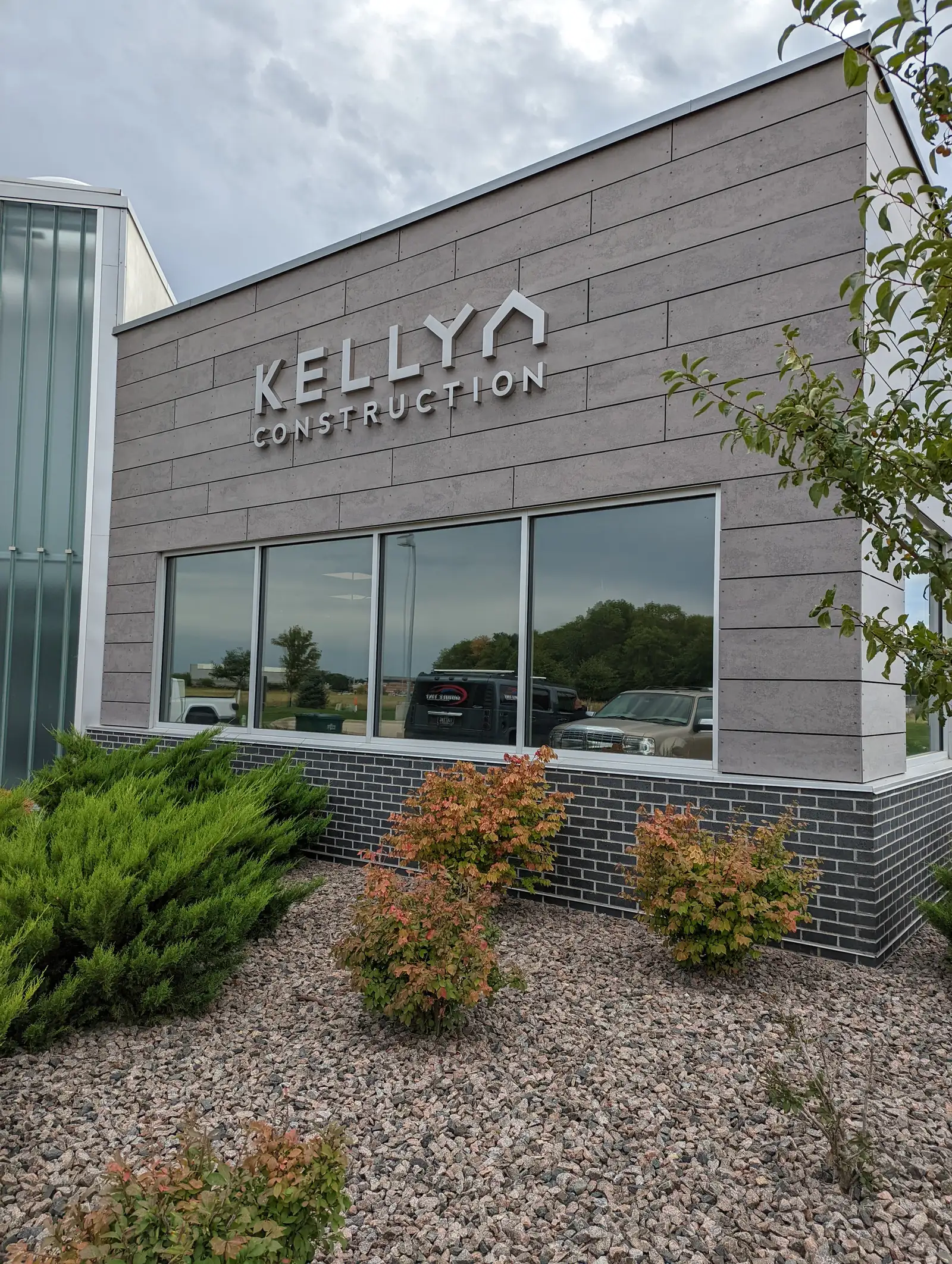Dakota Dunes office windows with N1020 glare control film, no mirror look (exterior)